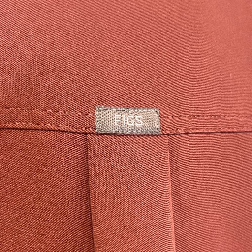 Figs Mauve Rafaela scrub top size L